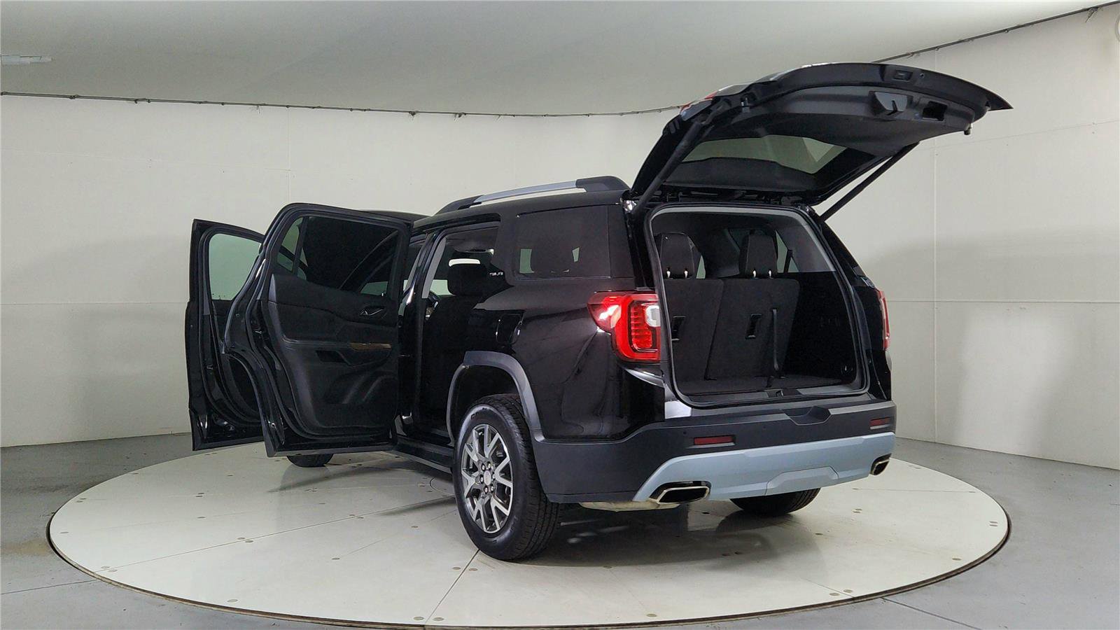 Used 2023 GMC Acadia SLE w/ Driver Convenience Package image 11