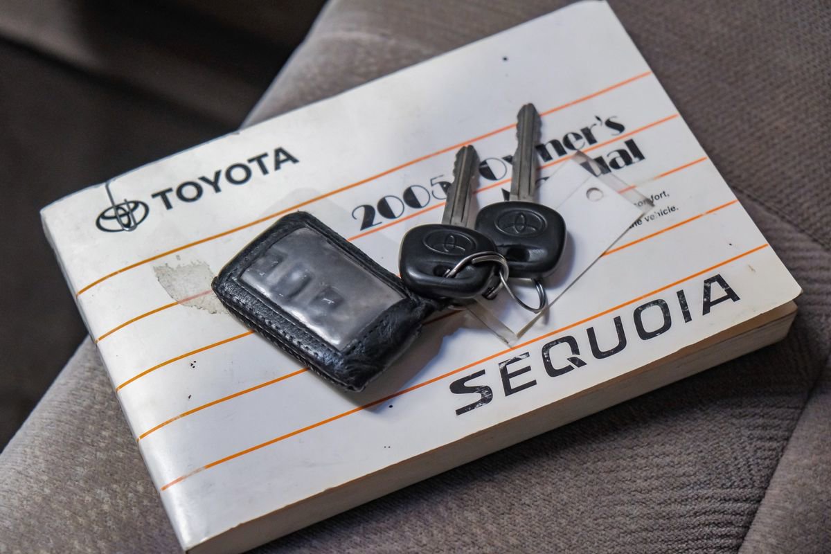 Used 2004 Toyota Sequoia SR5 image 68