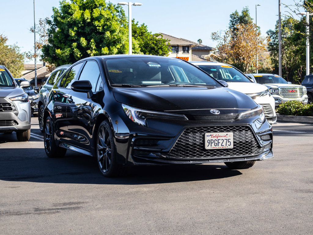 Used 2024 Toyota Corolla SE w/ SE Premium Package FWD image 2