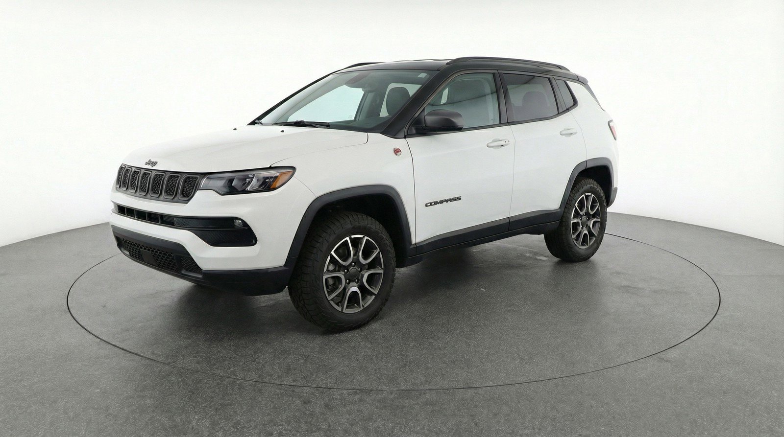 Used 2025 Jeep Compass Trailhawk AWD/4WD image 3