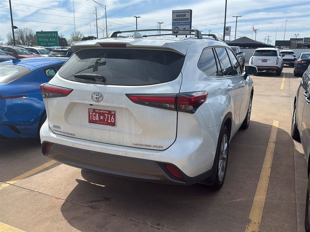 Used 2021 Toyota Highlander Limited image 11