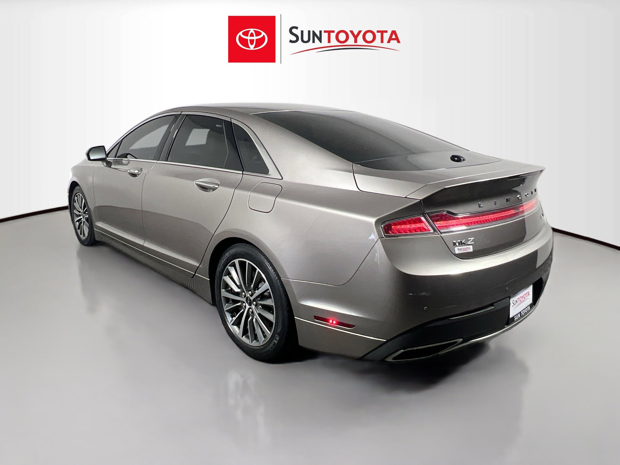 Used 2020 Lincoln MKZ w/ Convenience Package FWD image 6