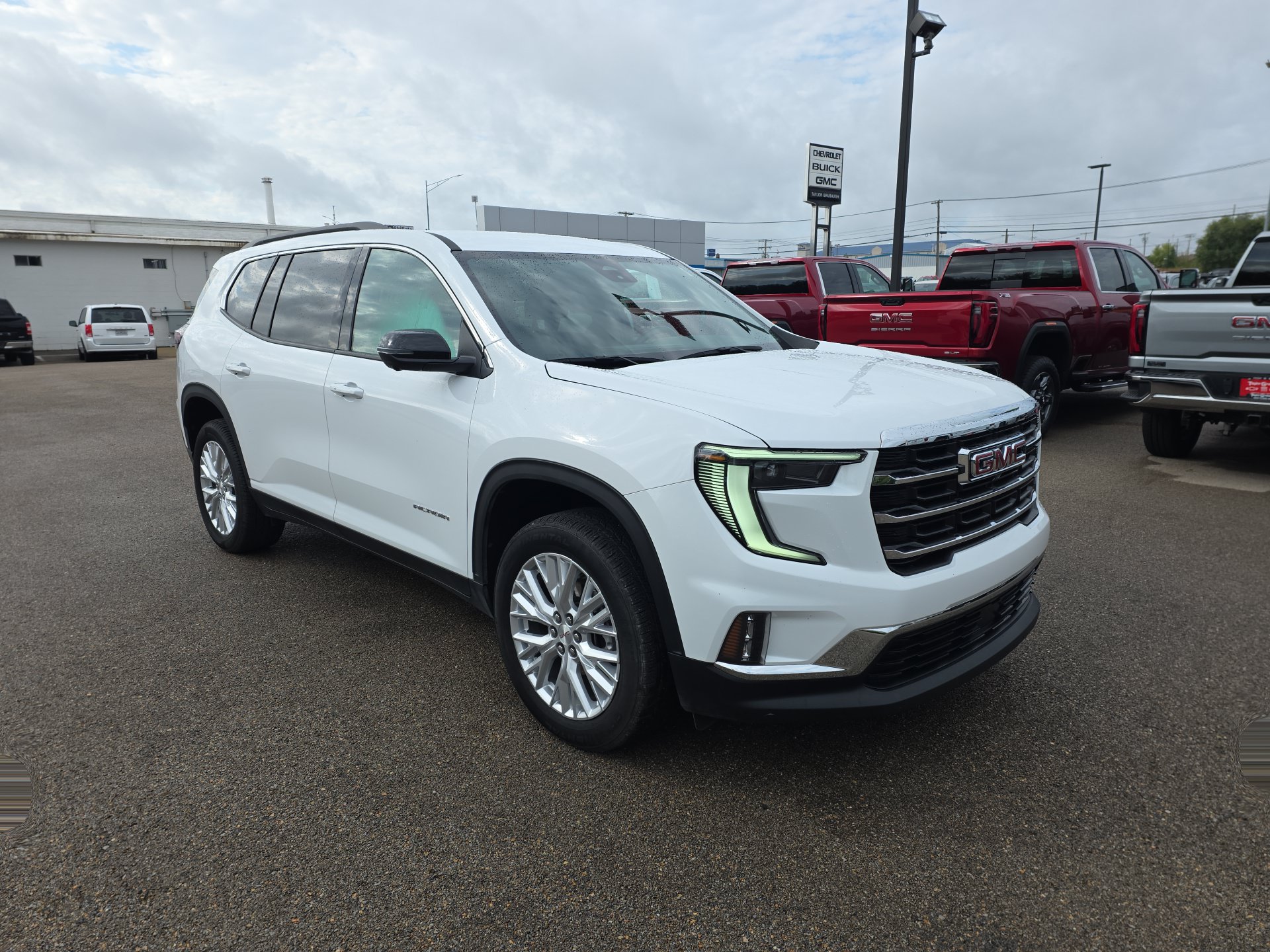 Used 2026 GMC Acadia Elevation w/ Elevation Premium Package FWD image 2