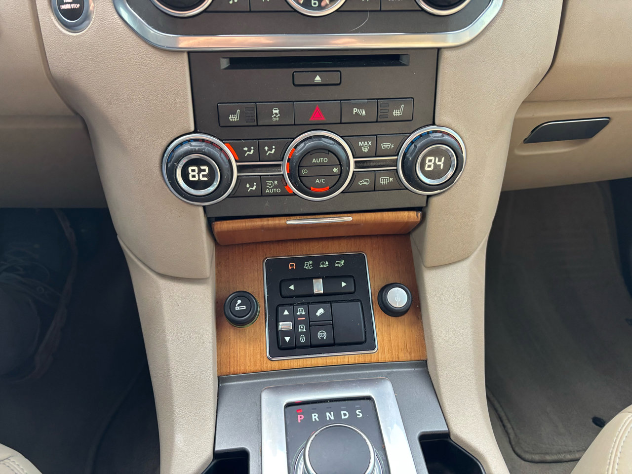 Used 2014 Land Rover LR4 HSE LUX image 19