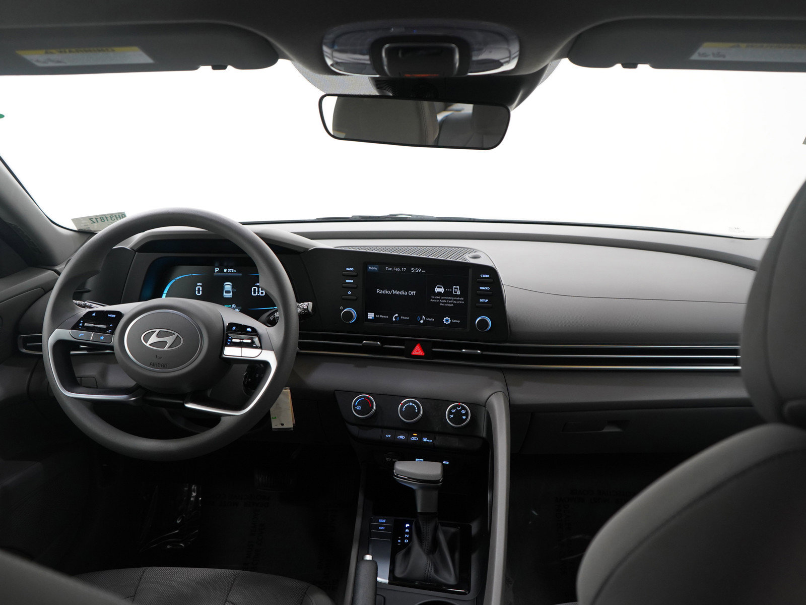 Certified 2025 Hyundai Elantra SE image 13