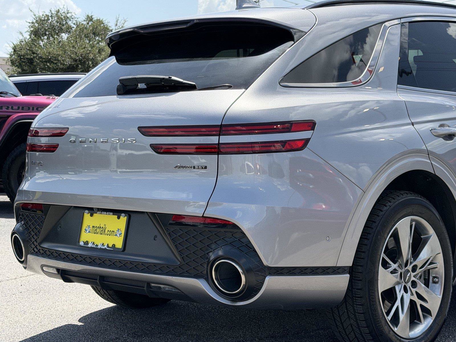Used 2022 Genesis GV70 3.5T Sport w/ Sport Advanced Package AWD/4WD image 11