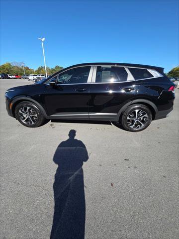 Used 2025 Kia Sportage EX image 8