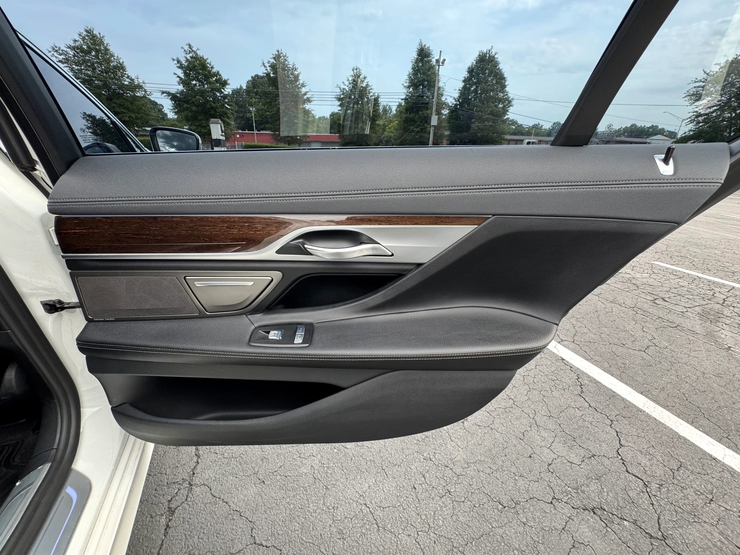 Used 2020 BMW 740i image 18