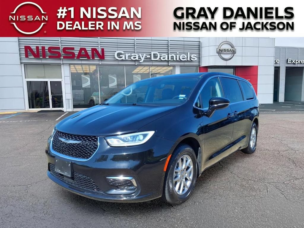 Used 2024 Chrysler Pacifica Touring-L FWD video 3