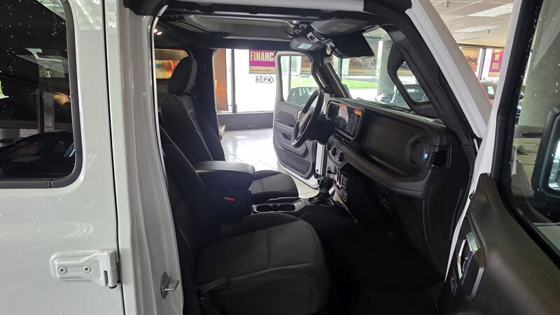 Used 2024 Jeep Wrangler Unlimited Rubicon 4xe AWD/4WD image 27