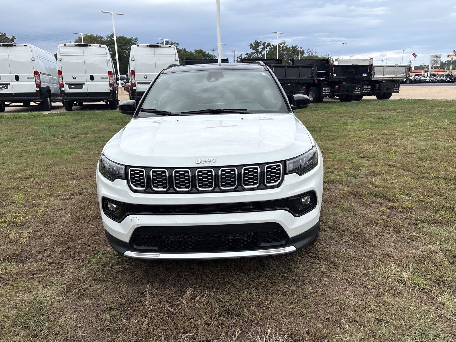 Used 2025 Jeep Compass Limited w/ Sun & Sound Group AWD/4WD image 2