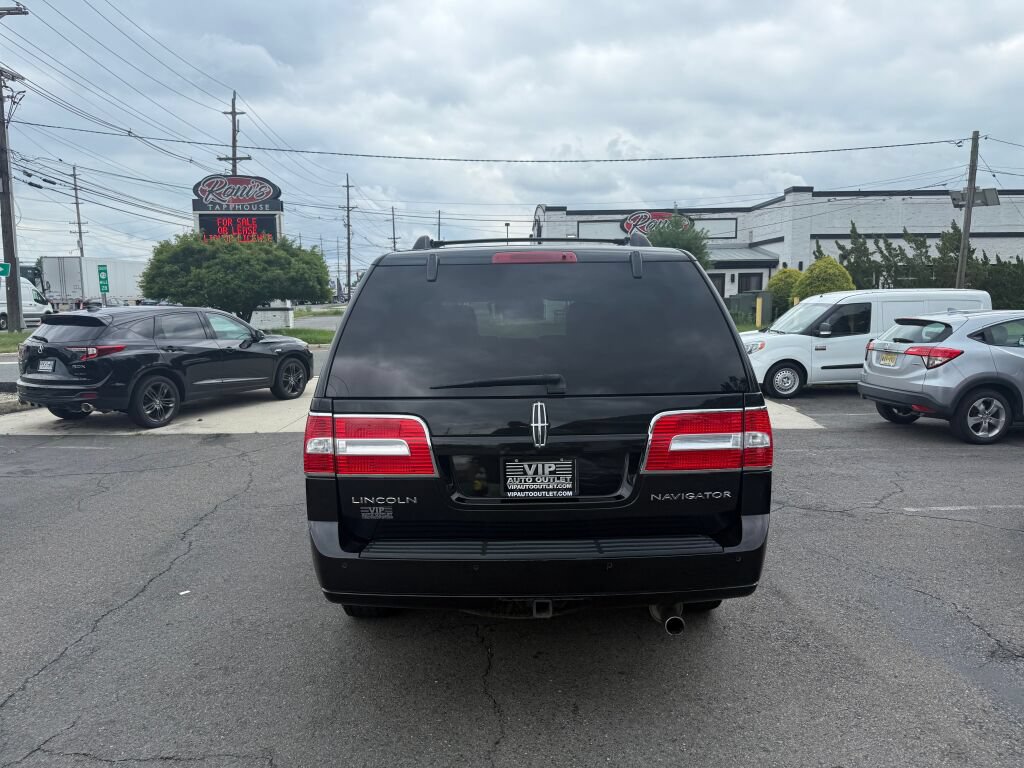 Used 2014 Lincoln Navigator 4WD image 6