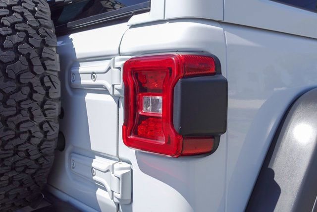 Used 2025 Jeep Wrangler Unlimited Rubicon AWD/4WD image 5