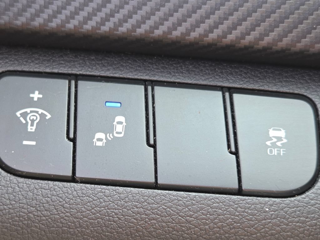 Used 2018 Hyundai Elantra Sport FWD image 17