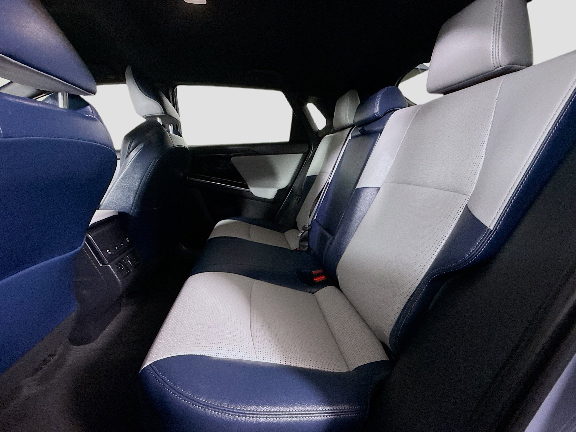 Used 2023 Subaru Solterra Limited image 25