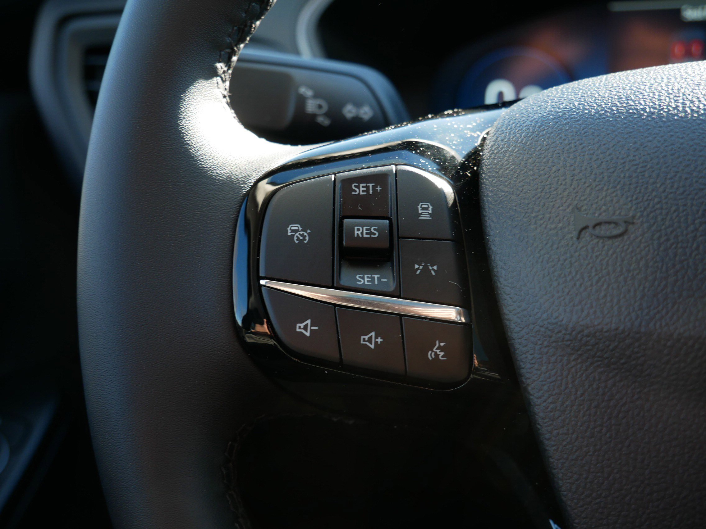 New 2025 Ford Escape Active w/ Active Premium Tech Pack image 30