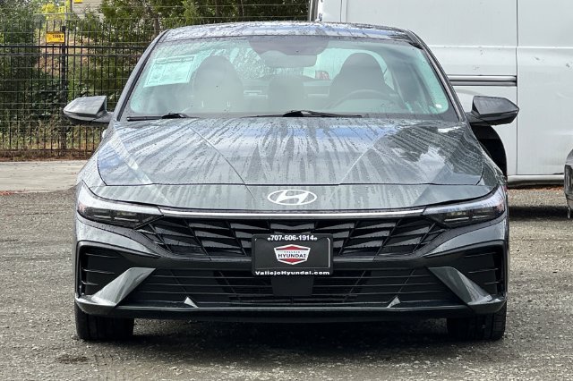 Used 2025 Hyundai Elantra Limited FWD image 11