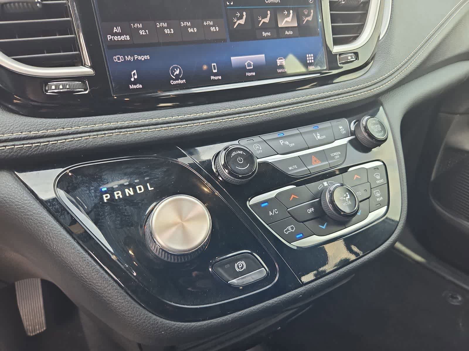 Used 2021 Chrysler Pacifica Touring w/ S Appearance Package FWD image 28