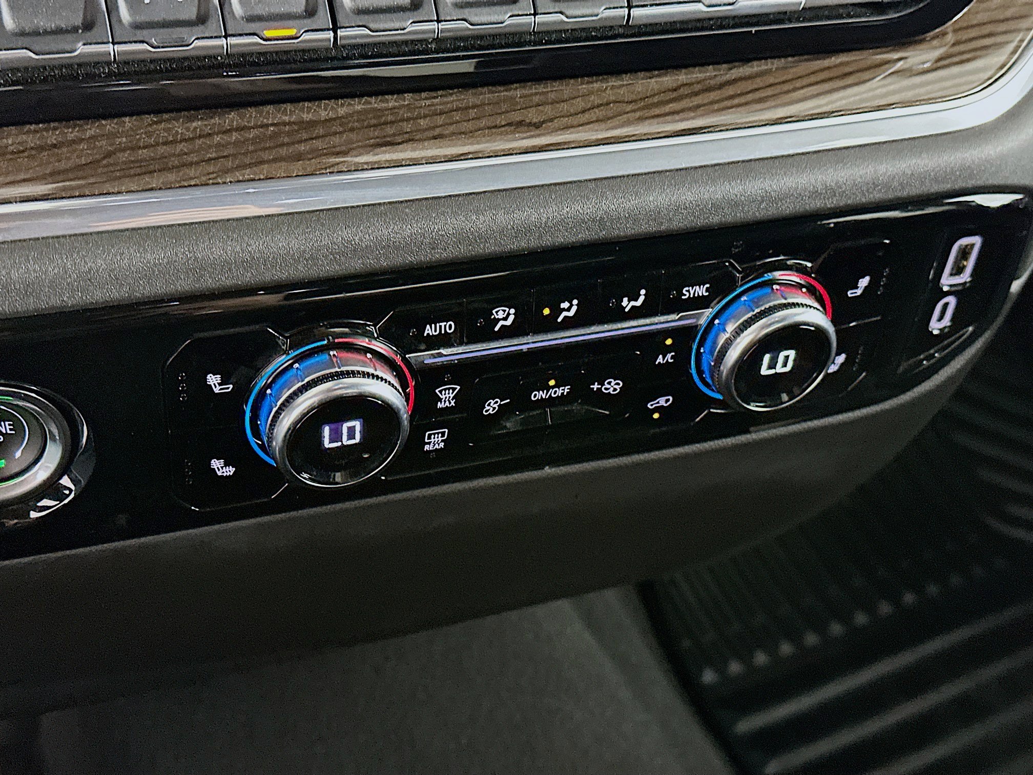 Used 2023 GMC Sierra 1500 Elevation image 24