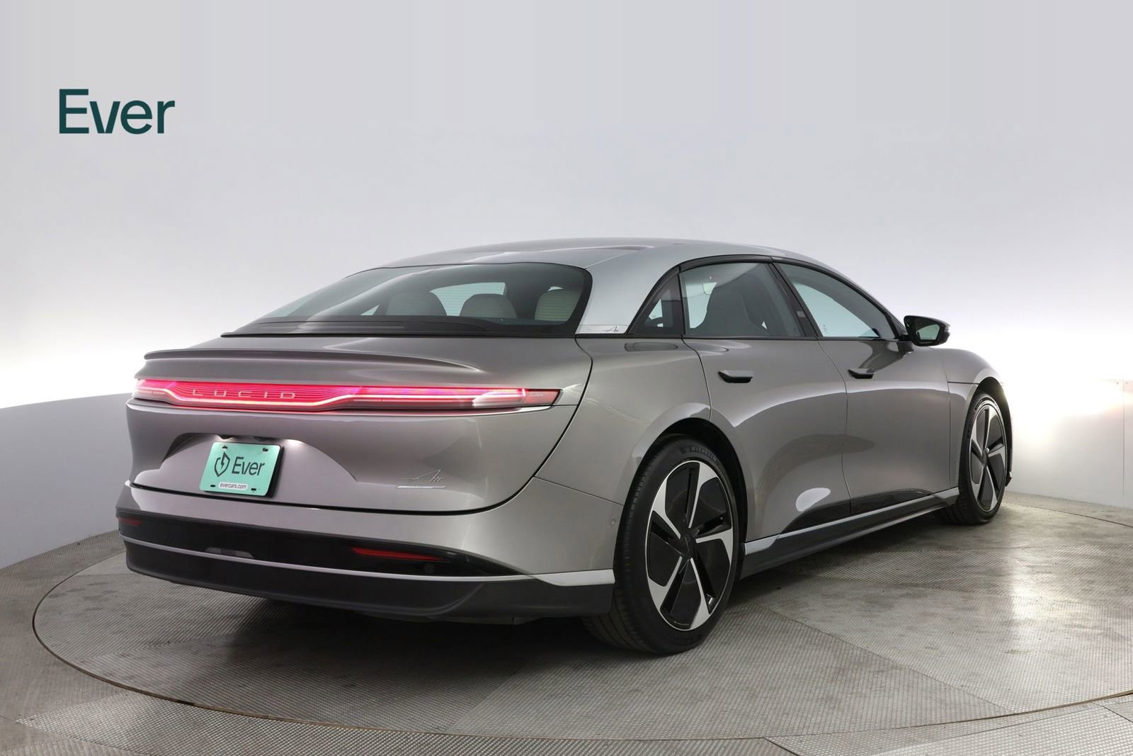 Used 2023 Lucid Air Touring image 3