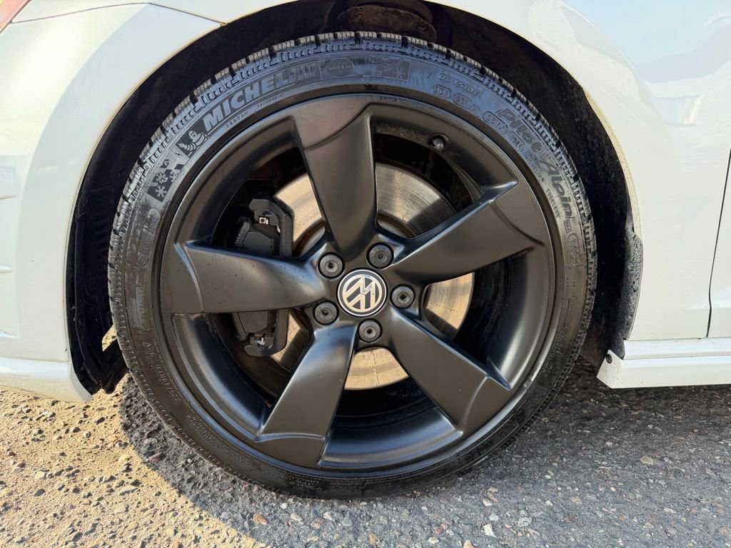 Used 2017 Volkswagen Golf R 4-Door AWD/4WD image 16