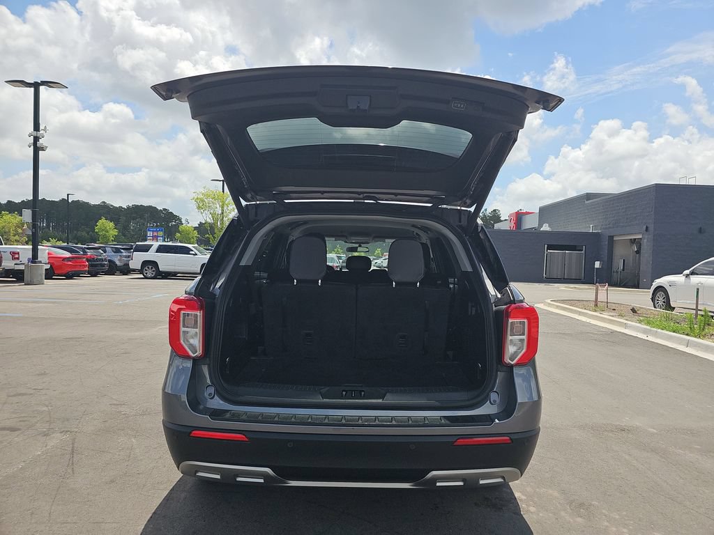 Used 2023 Ford Explorer XLT w/ Equipment Group 202A AWD/4WD image 18