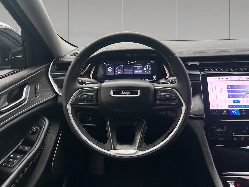 Used 2023 Jeep Grand Cherokee Limited w/ Black Appearance Package image 13