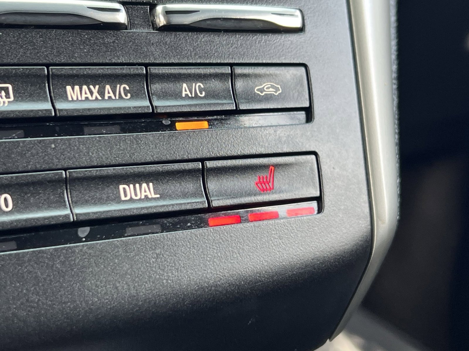 Used 2019 Lincoln MKC Premiere image 33