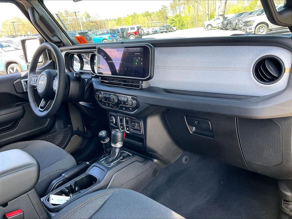 Used 2025 Jeep Wrangler Sport AWD/4WD image 13
