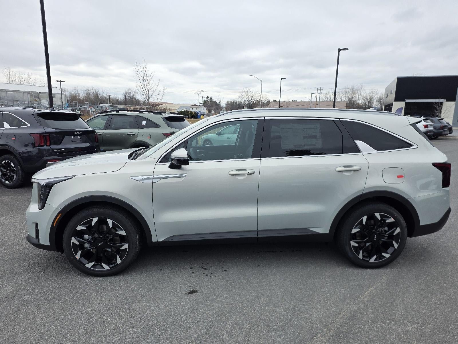 New 2026 Kia Sorento EX w/ EX Premium Package FWD image 2