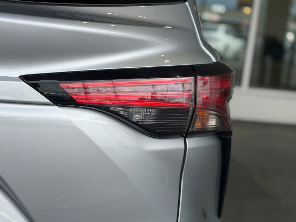 Certified 2021 Toyota Sienna XLE FWD image 14