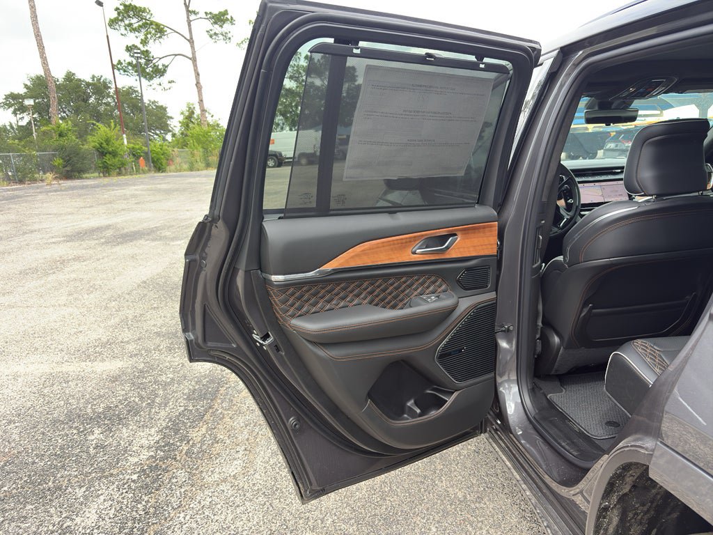 New 2026 Jeep Grand Cherokee Summit w/ Obsidian Package AWD/4WD image 12