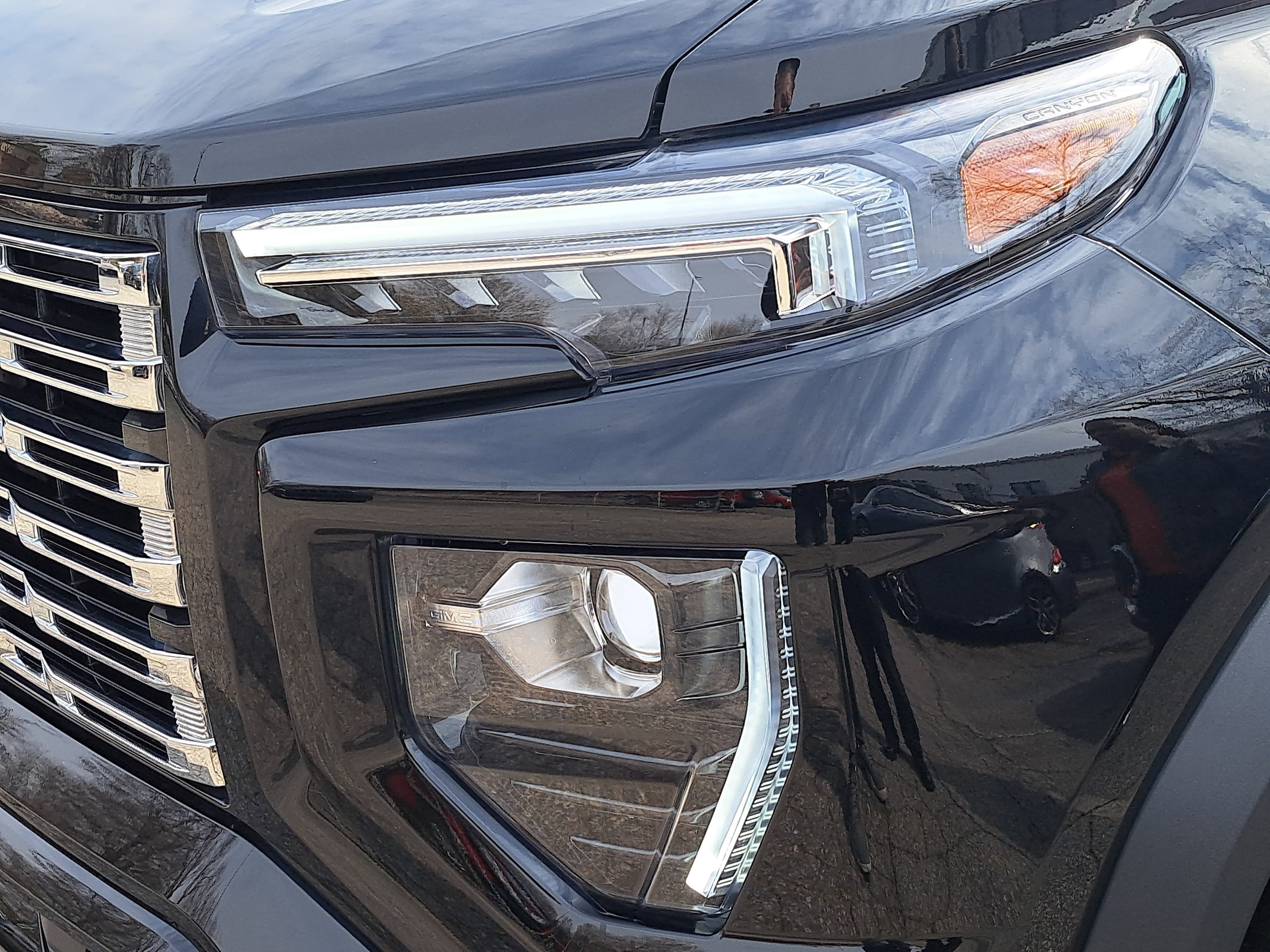 Used 2025 GMC Canyon Denali w/ LPO, Denali Black Edition image 29