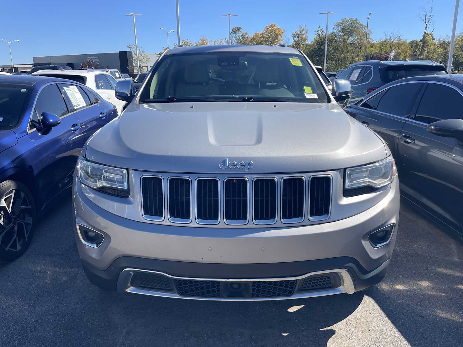 Used 2016 Jeep Grand Cherokee Limited w/ Luxury Group II AWD/4WD image 2