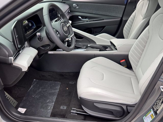 New 2026 Hyundai Elantra SEL Sport FWD image 5