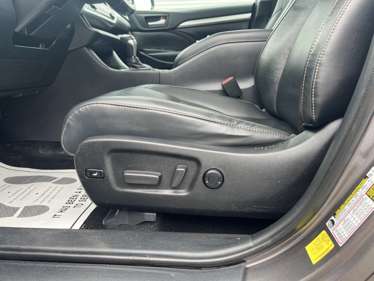 Used 2019 Toyota Highlander XLE image 27