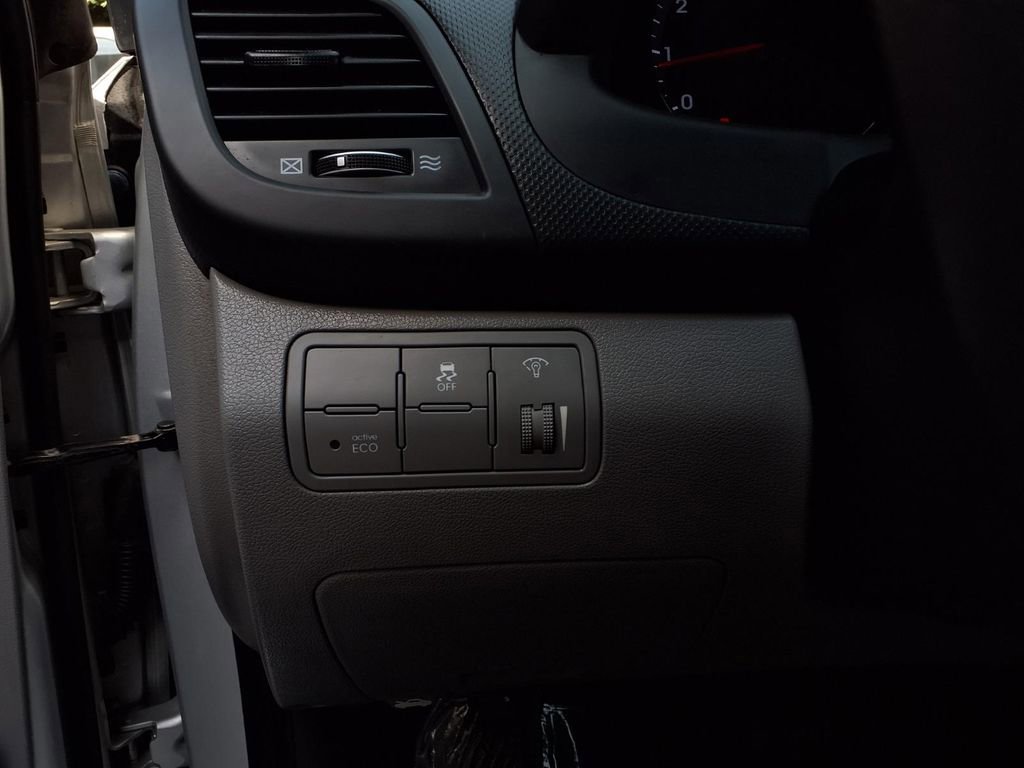 Used 2015 Hyundai Accent GLS image 13