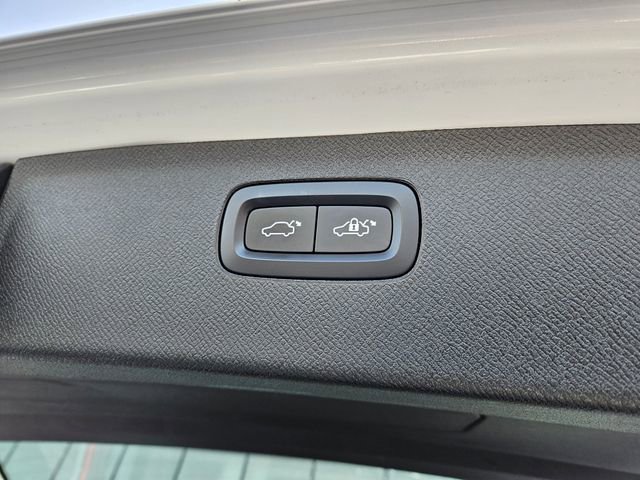 Certified 2023 Volvo XC90 B6 Ultimate w/ Protection Package Premier AWD/4WD image 12