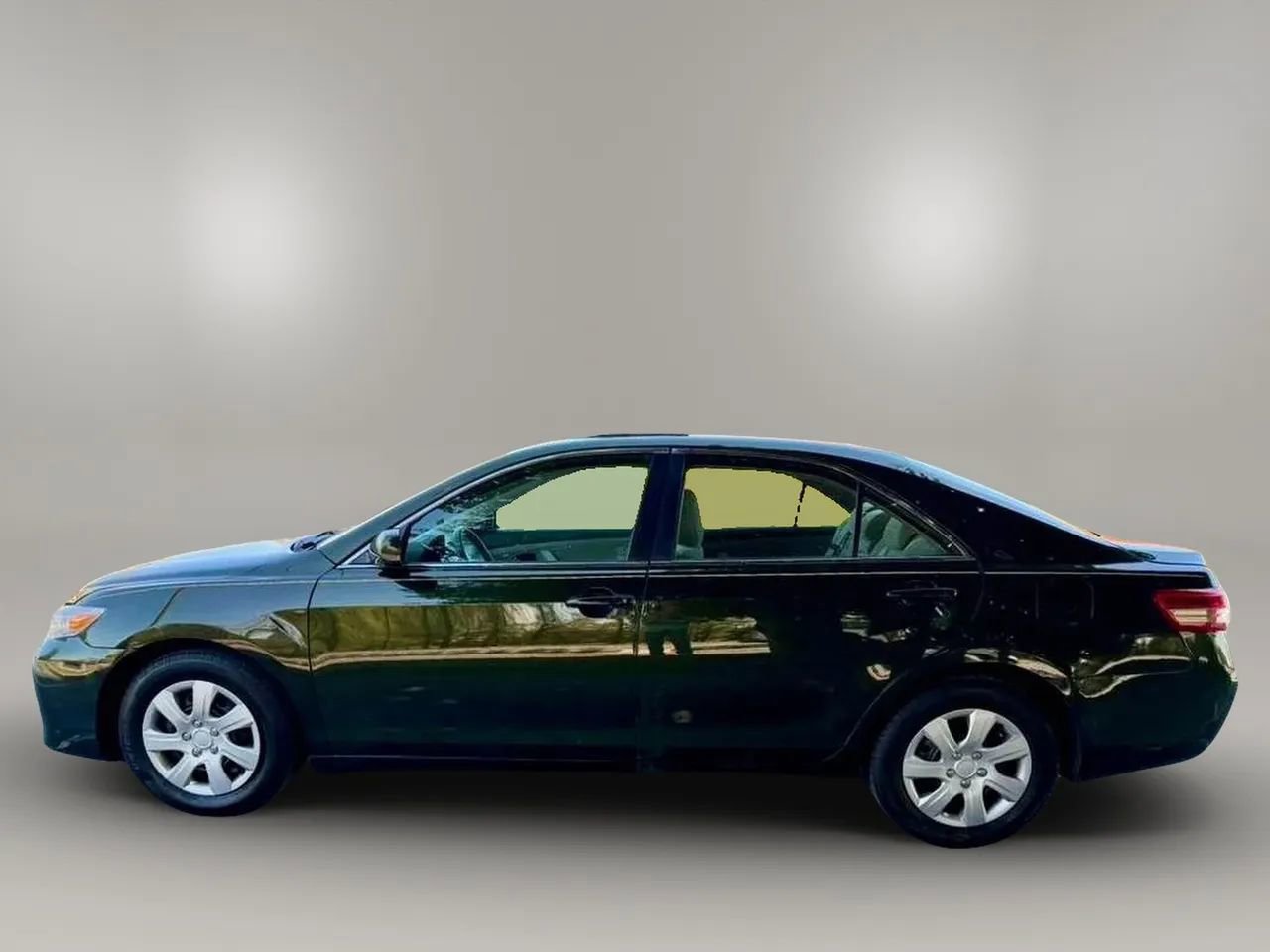 Used 2010 Toyota Camry LE FWD image 2