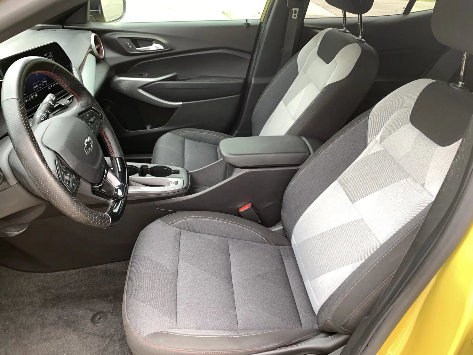 Used 2025 Chevrolet Trax RS w/ Driver Confidence Package FWD image 24