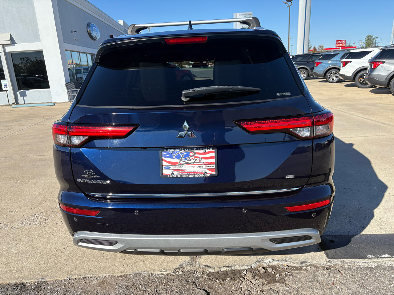 Used 2022 Mitsubishi Outlander SE image 4