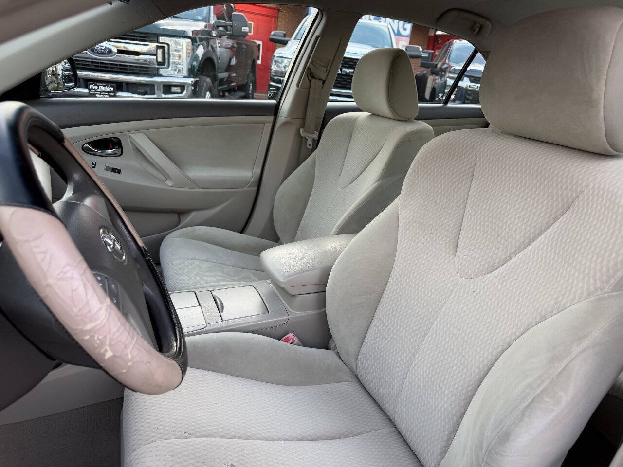 Used 2011 Toyota Camry LE FWD image 23