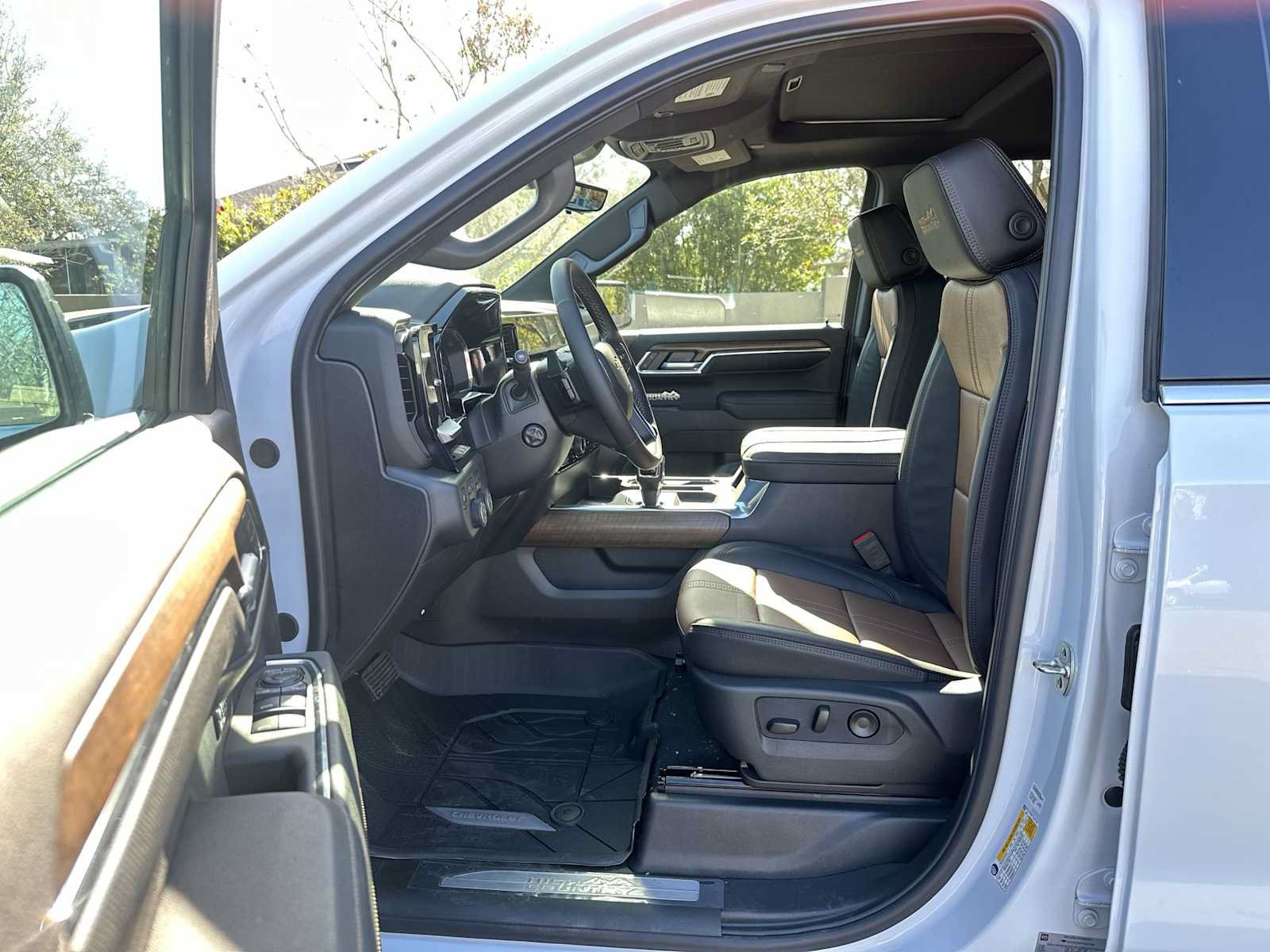 New 2026 Chevrolet Silverado 1500 High Country w/ High Country Premium Package AWD/4WD image 2
