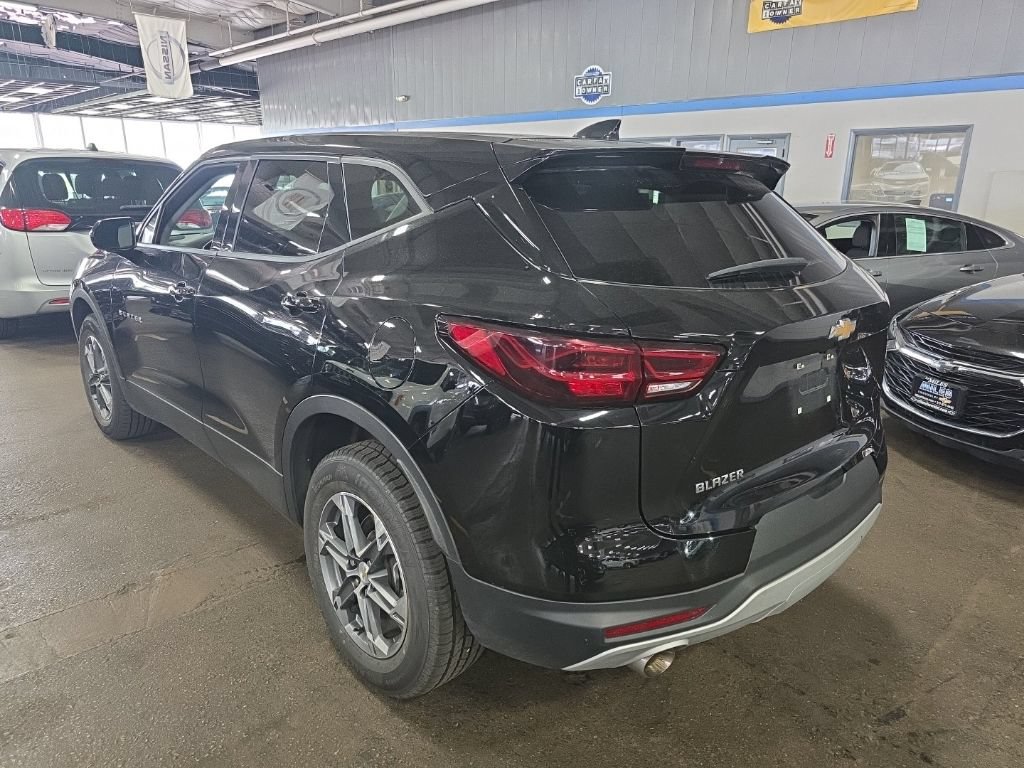 Certified 2025 Chevrolet Blazer LT FWD image 4