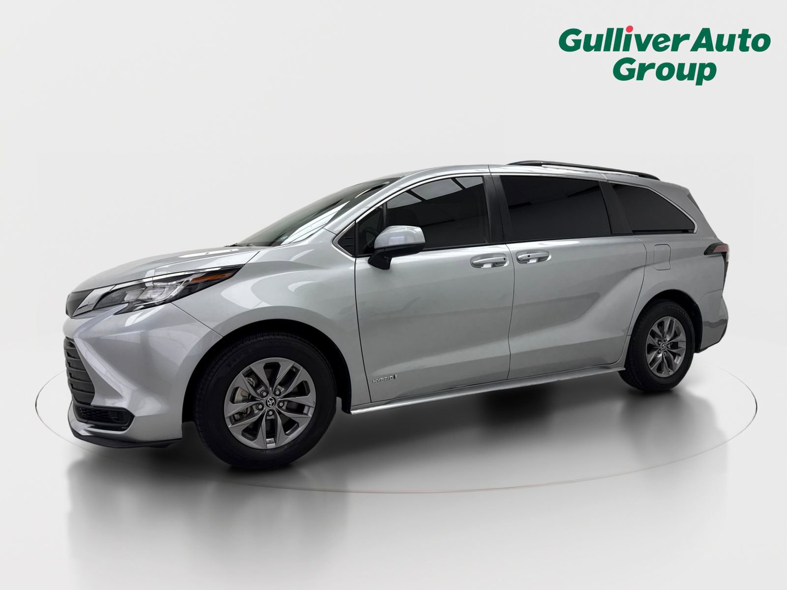 Used 2021 Toyota Sienna LE FWD image 2