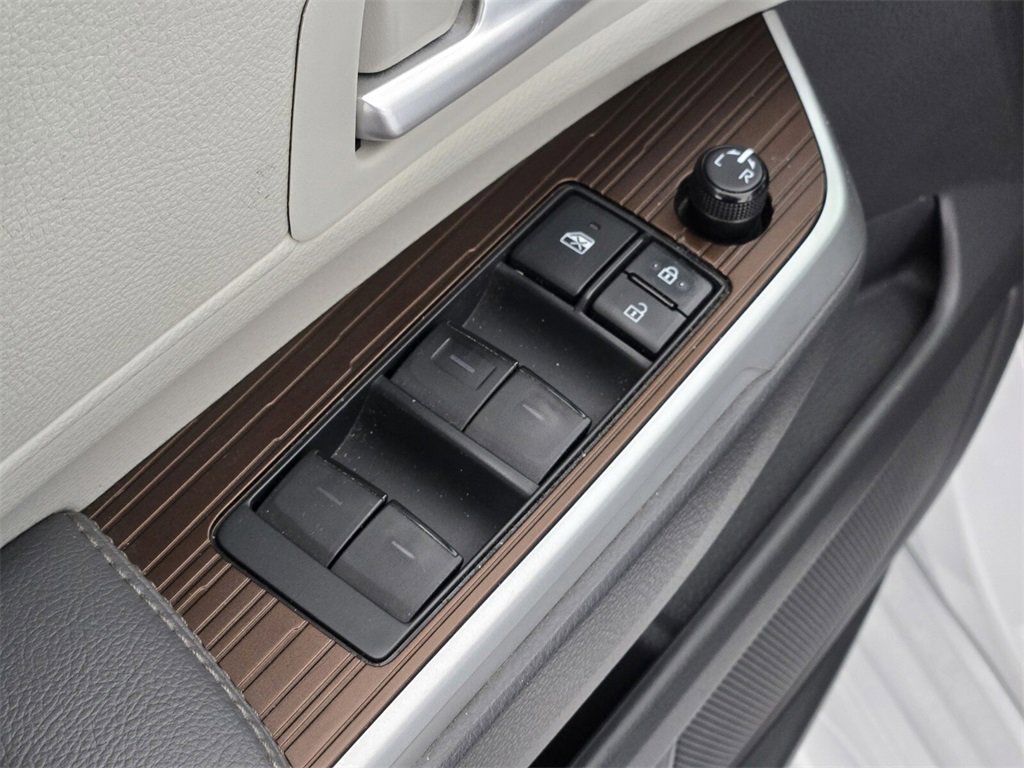 Used 2022 Toyota Sienna XLE image 26