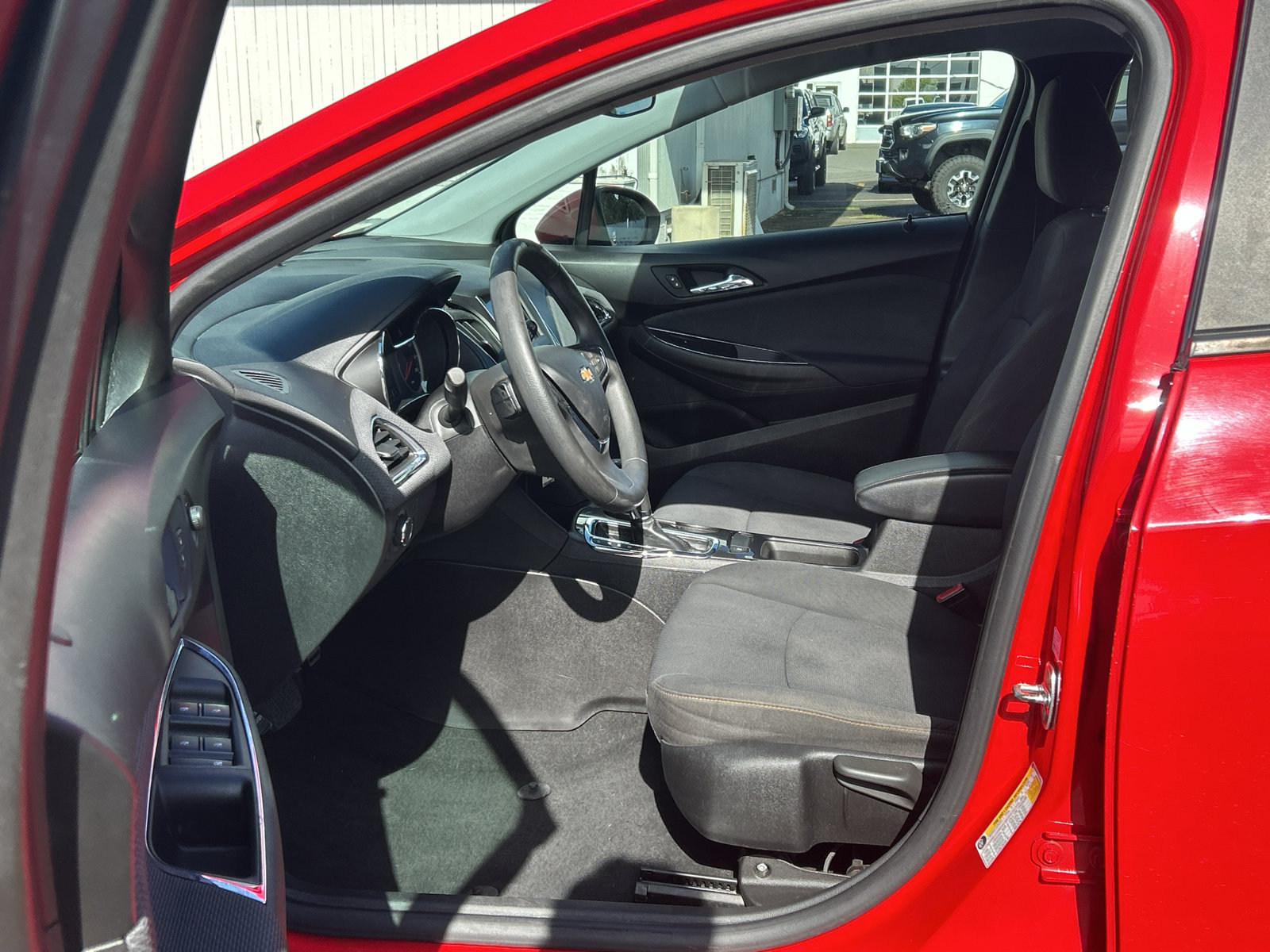 Used 2019 Chevrolet Cruze LS w/ LS Convenience Package FWD image 11