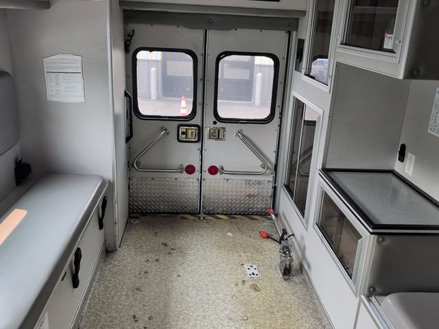 Used 2013 Ford E-450 and Econoline 450 Super Duty w/ Ambulance Prep Pkg RWD image 11