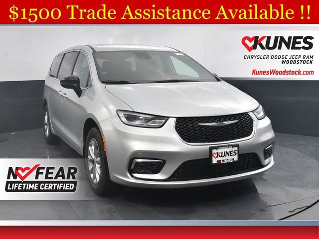 New 2026 Chrysler Pacifica Select