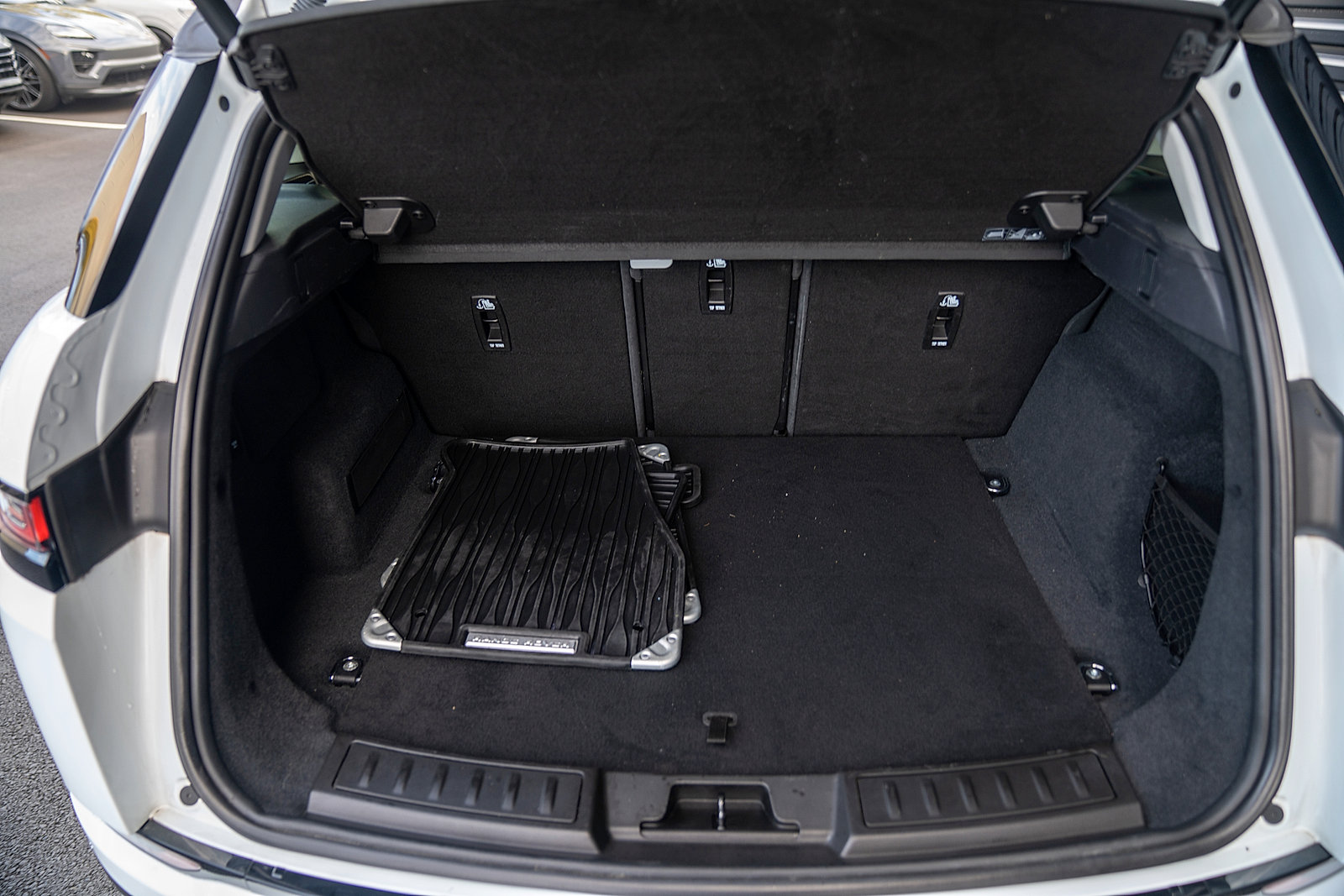 Used 2020 Land Rover Range Rover Evoque SE image 20